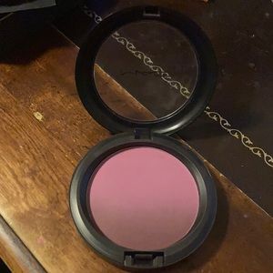 MAC Vintage Grape Ombré Powder Blush
